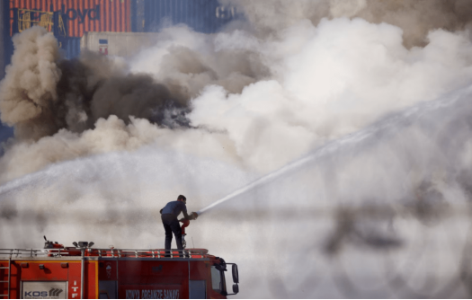 土耳其一口岸受地动影响约莫3670个集装箱被烧毁