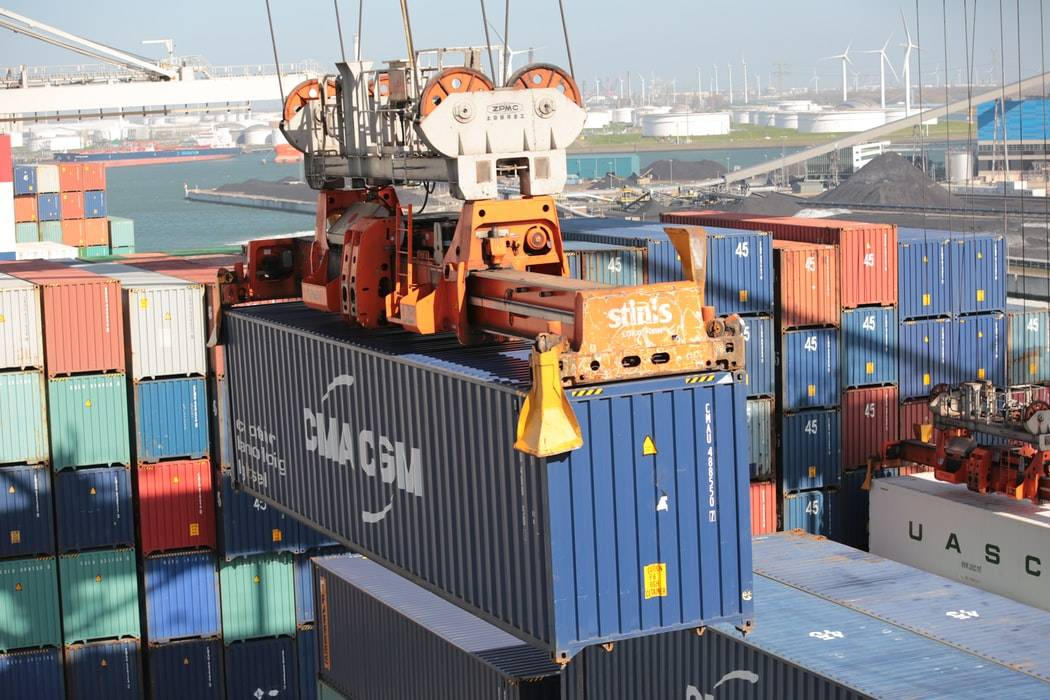 内贸海运运输历程中如何避免货物受潮
